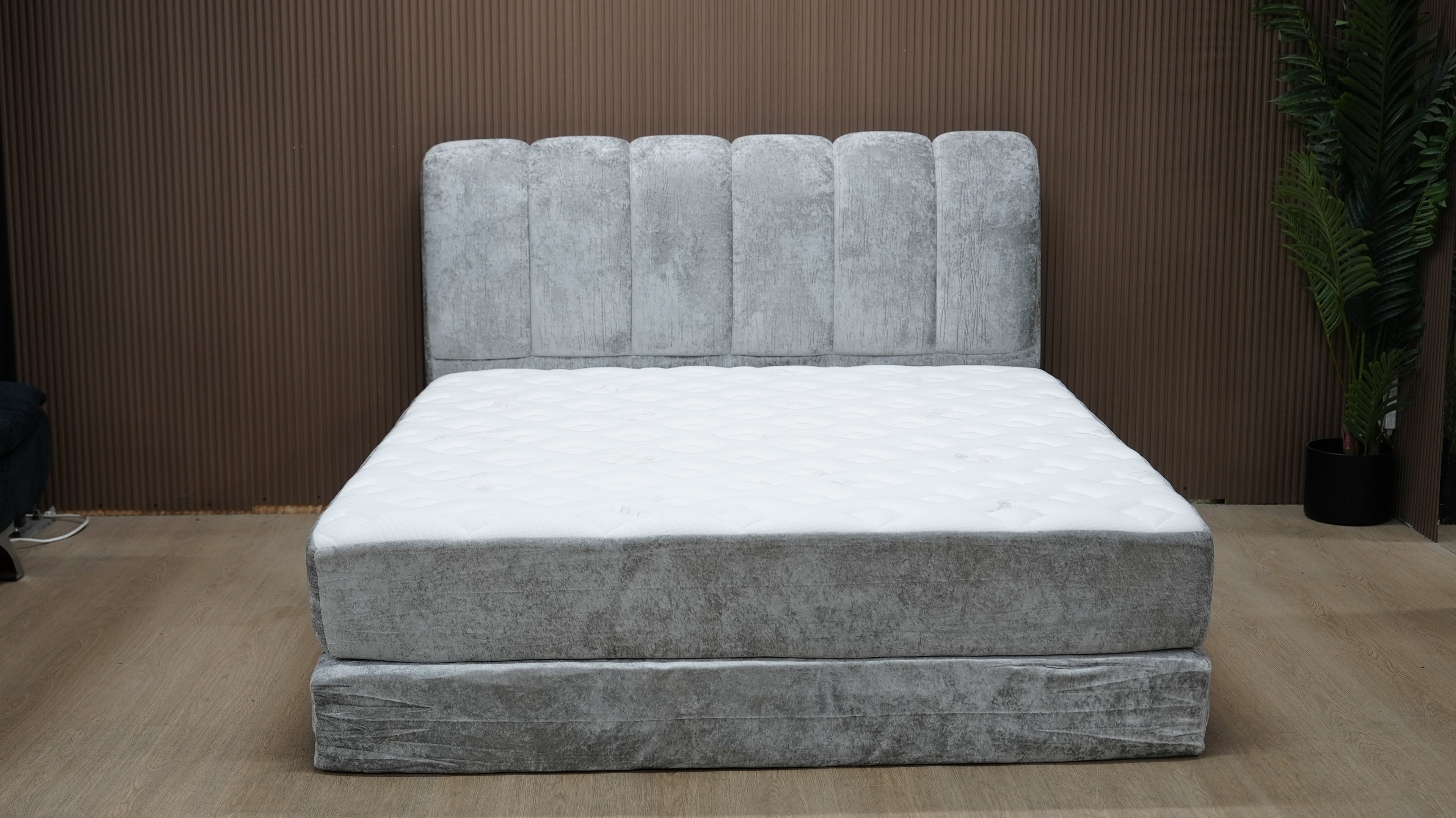 מיטה+ מזרן דגם צ'וריסוס