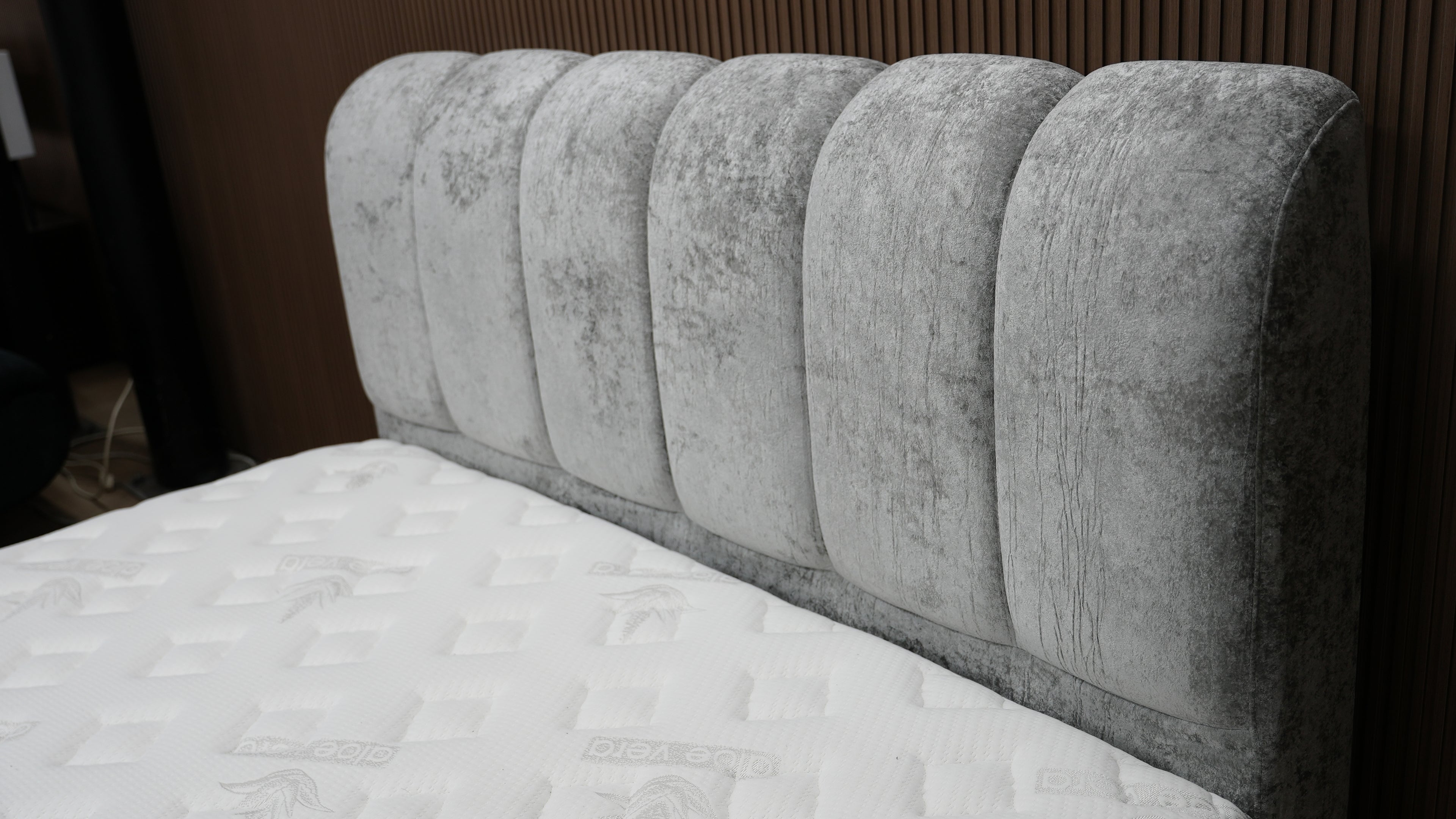 מיטה+ מזרן דגם צ'וריסוס