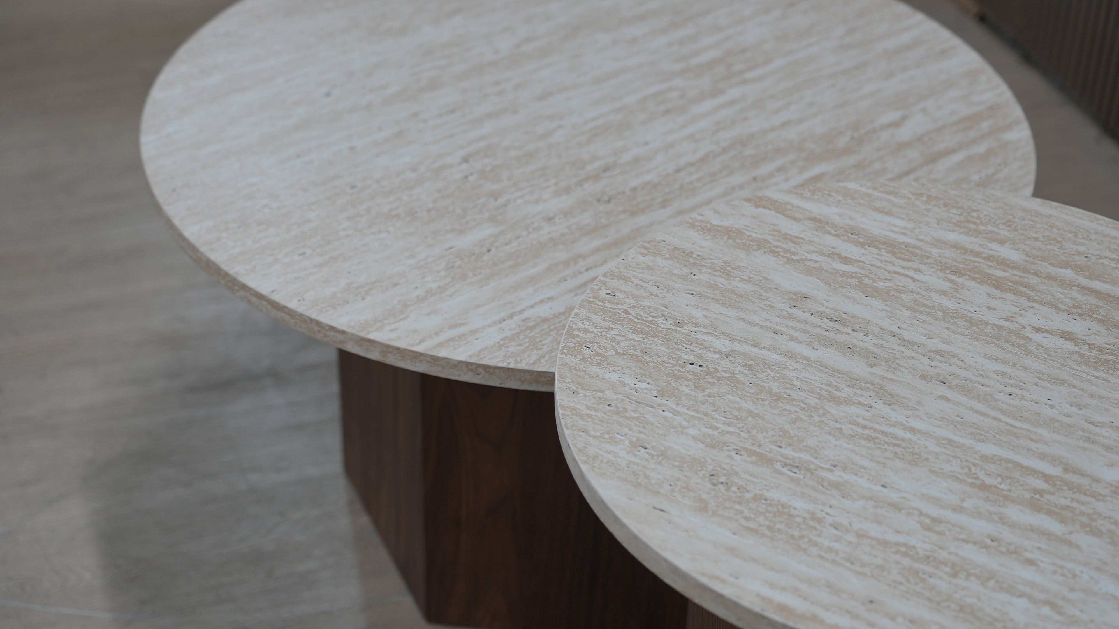 שולחן דגם "פלואו"