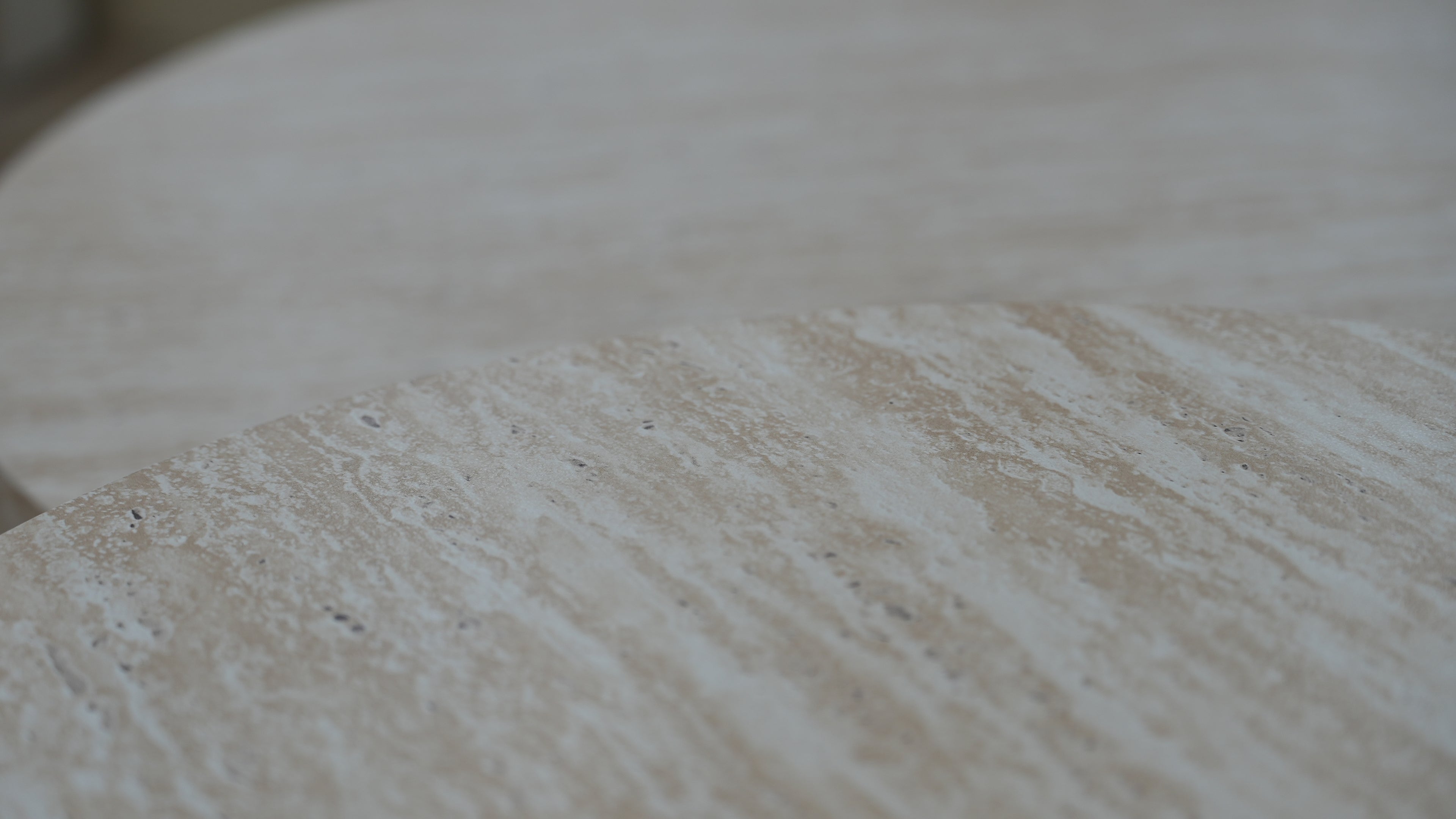 שולחן דגם "פלואו"