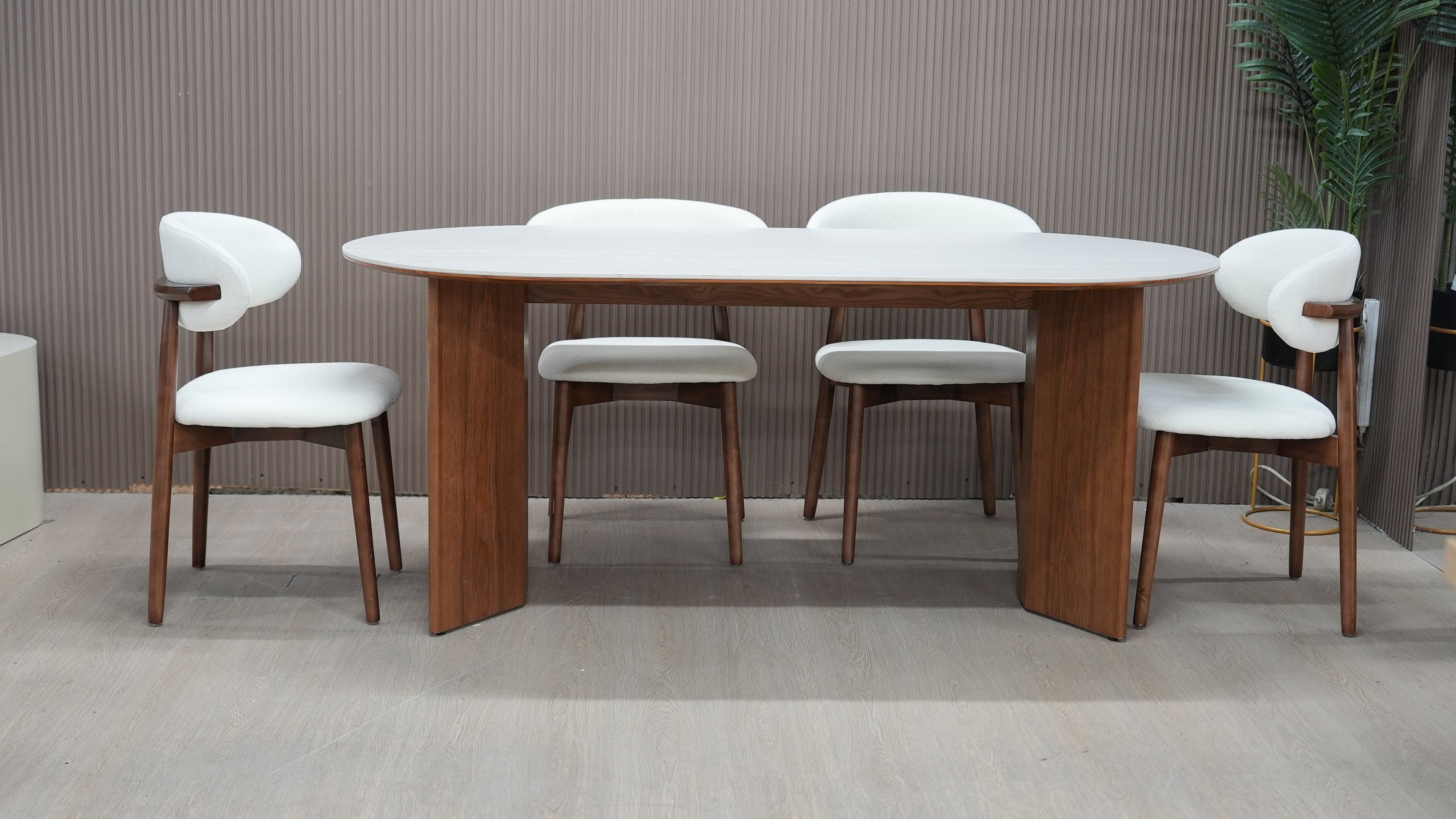 שולחן פינת אוכל דגם "טרוורטין"