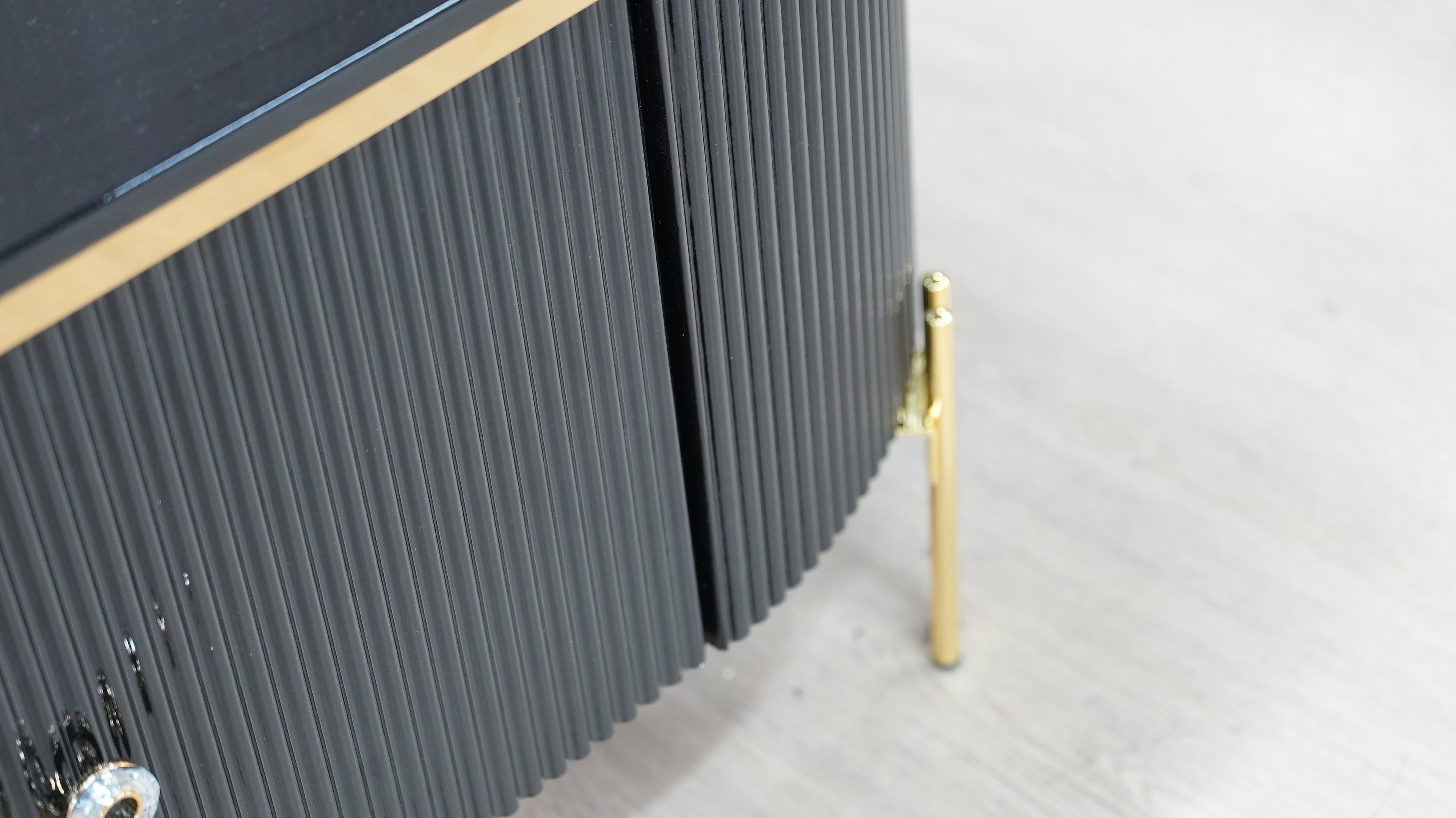 שולחן סלון דגם "וולקן"