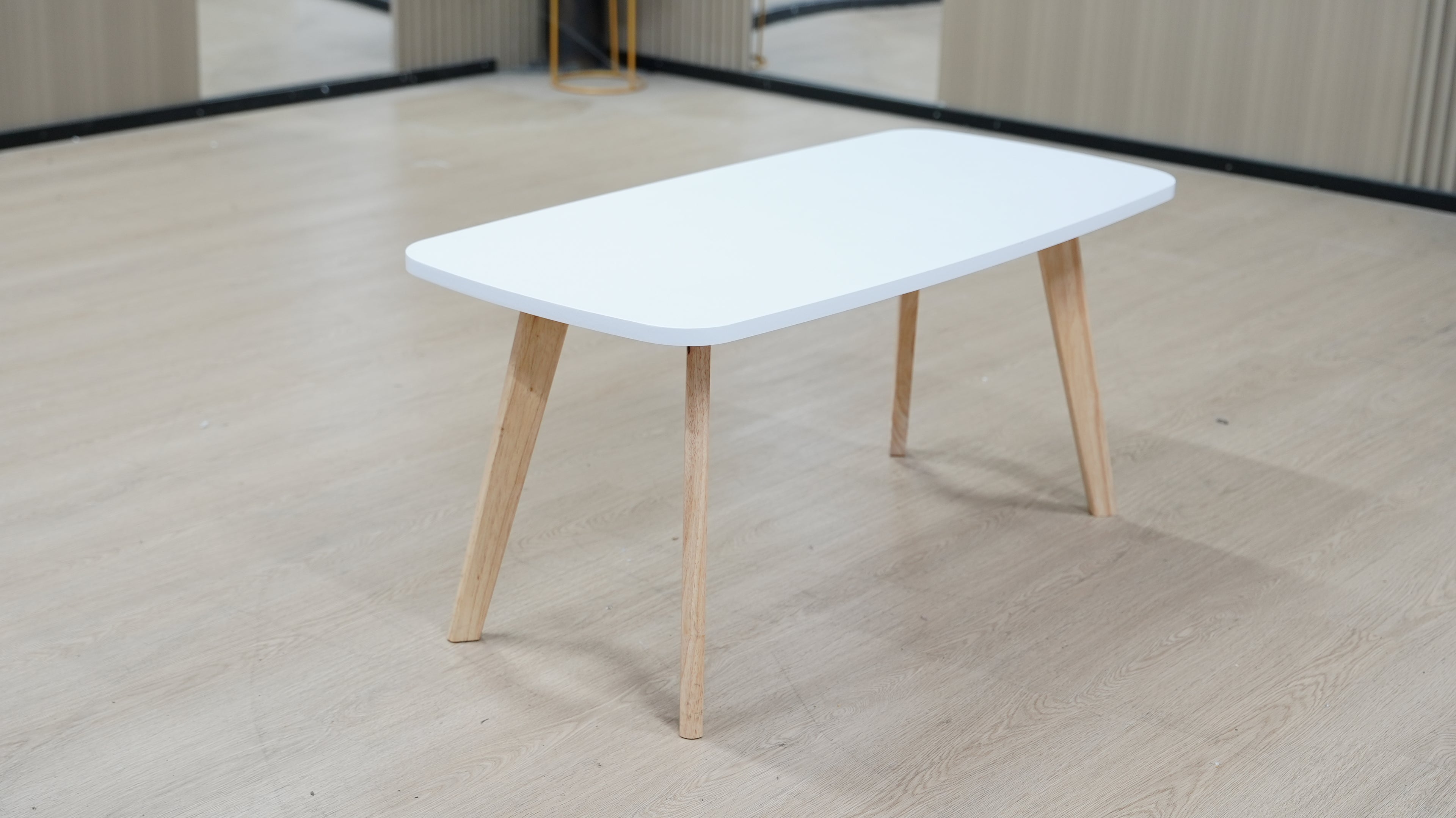 שולחן סלון "קלאסי"