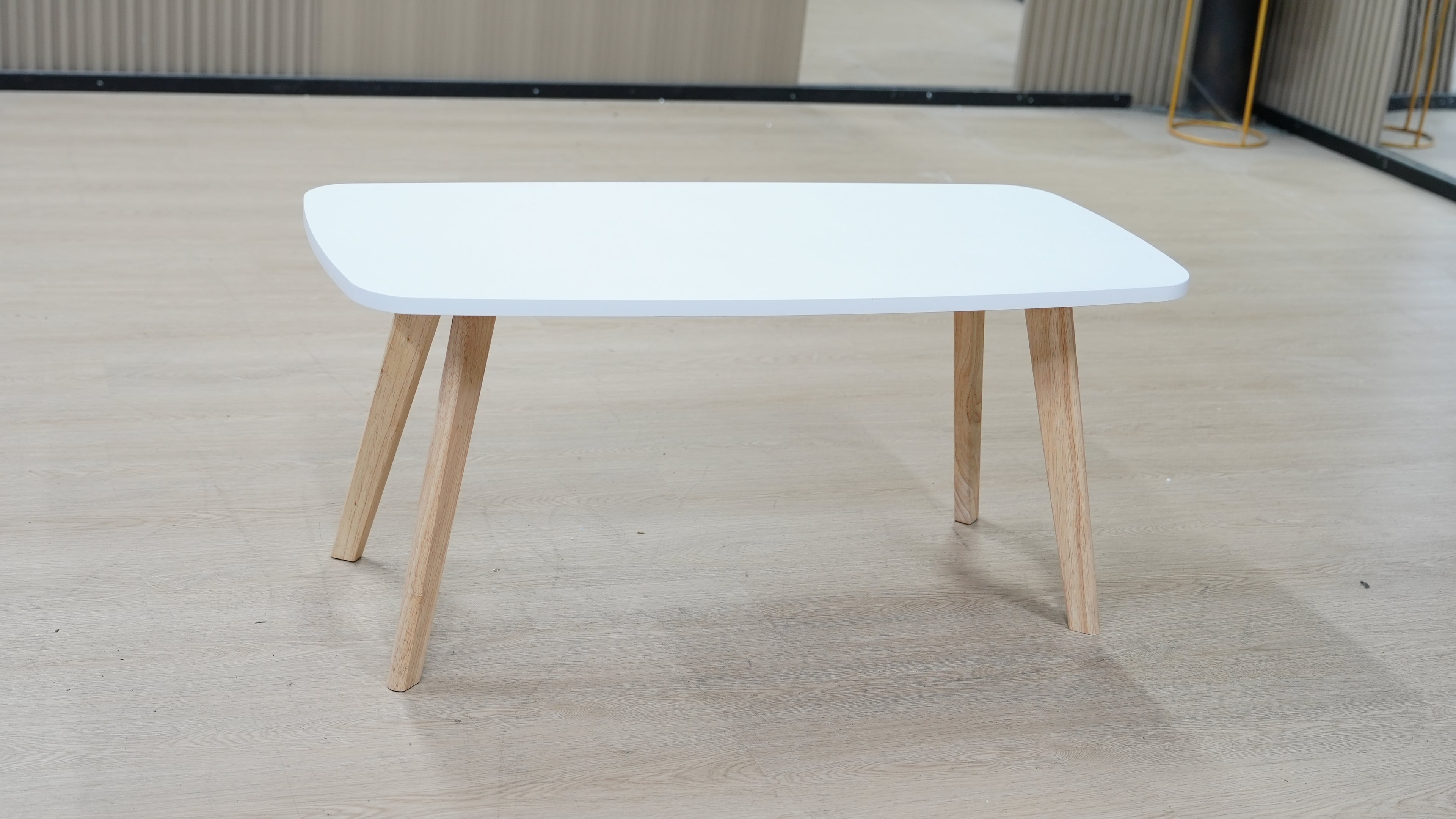 שולחן סלון "קלאסי"