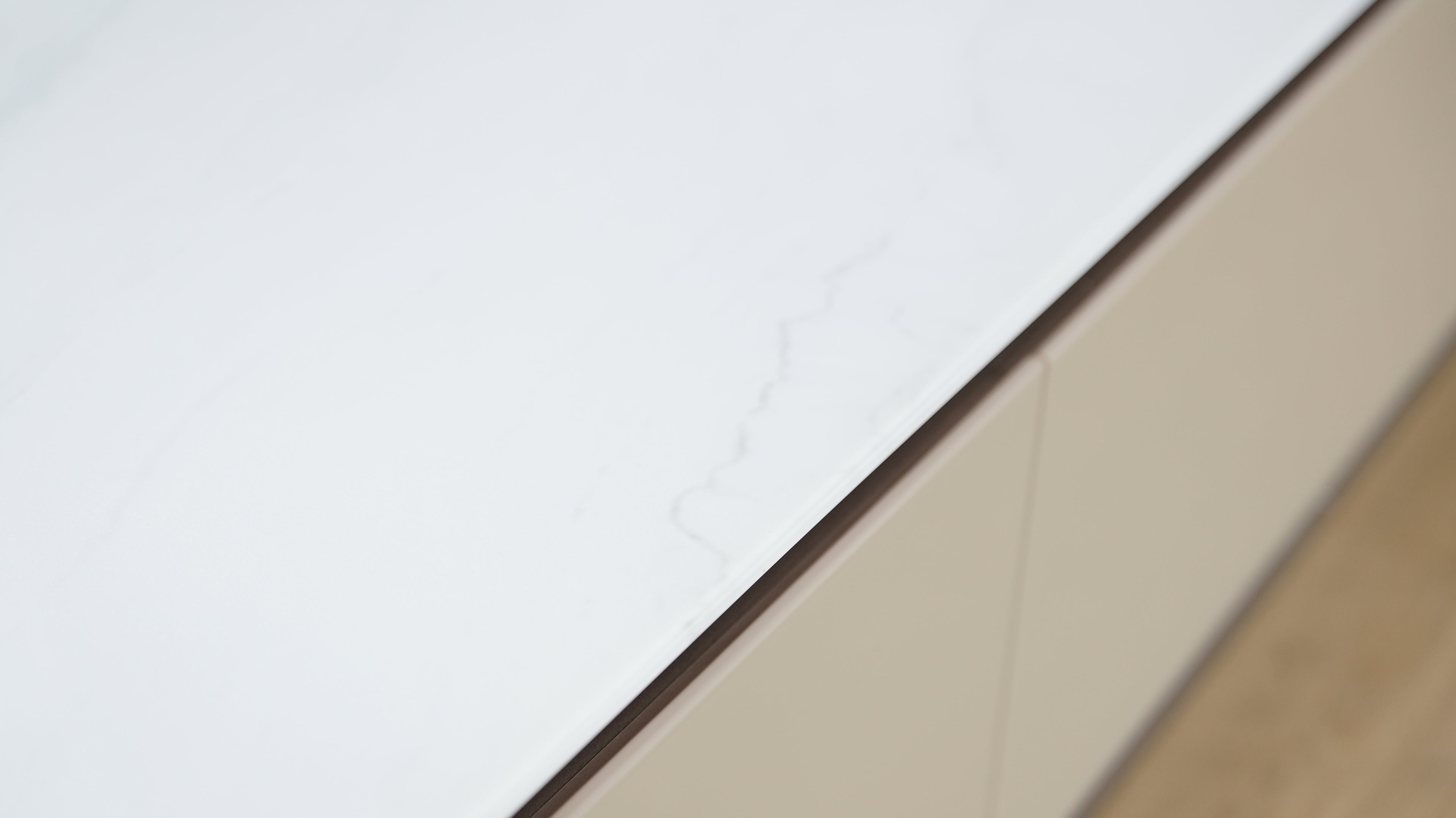 מזנון קרם דגם "לאונרדו"